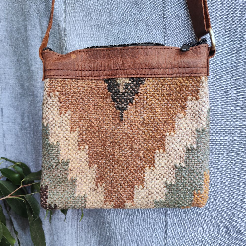 Borsa tracolla ARJUN artigianale realizzato con KILIM e Cuoio