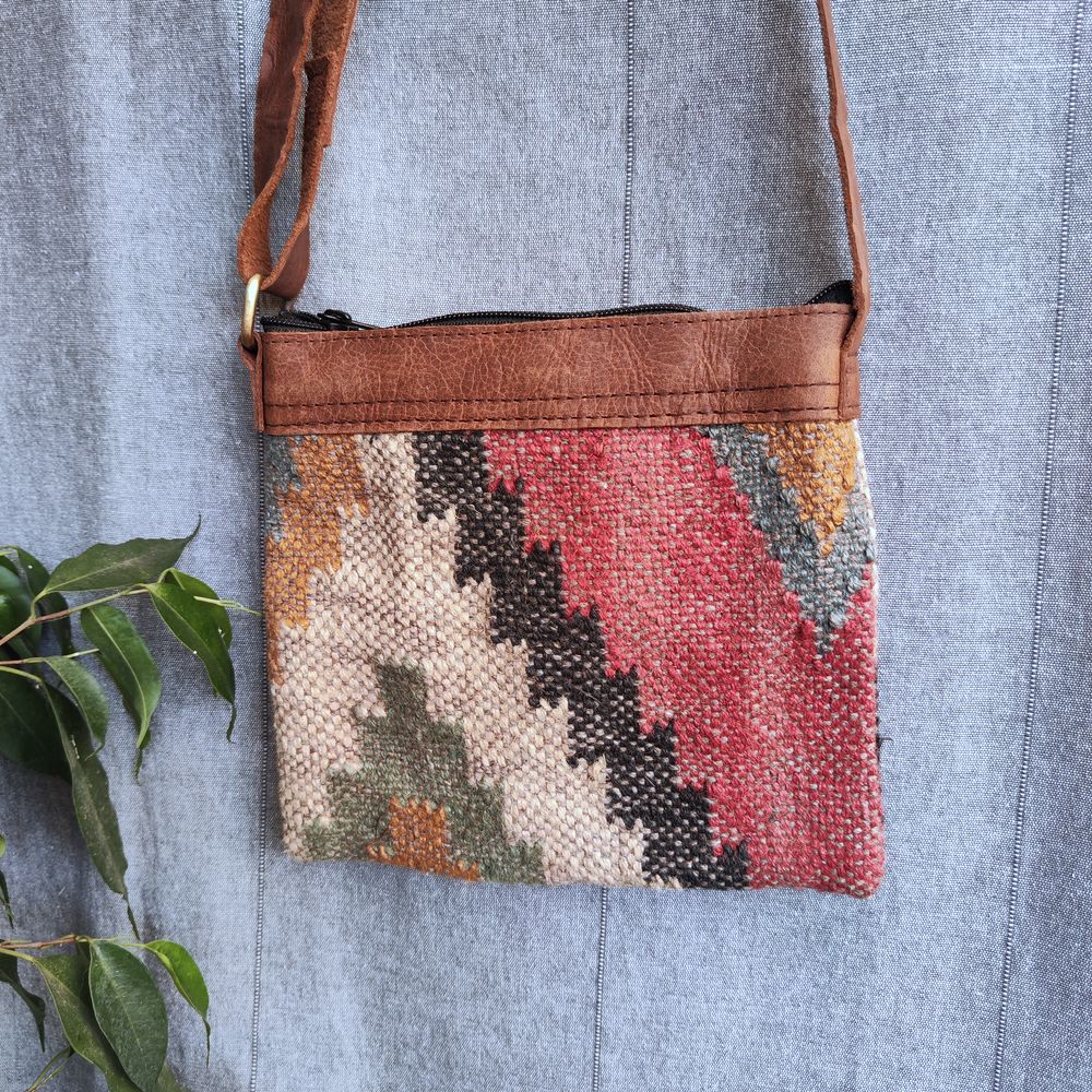 Borsa tracolla VIKRAM artigianale realizzato con KILIM e Cuoio