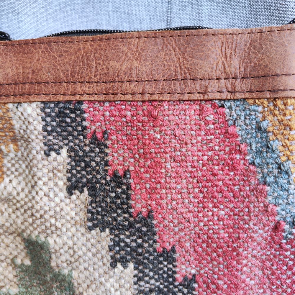 Borsa tracolla VIKRAM artigianale realizzato con KILIM e Cuoio