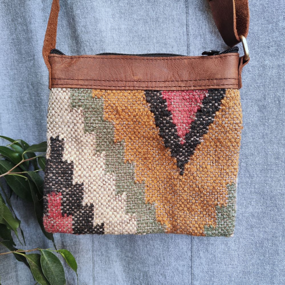 Borsa tracolla VIKRAM artigianale realizzato con KILIM e Cuoio