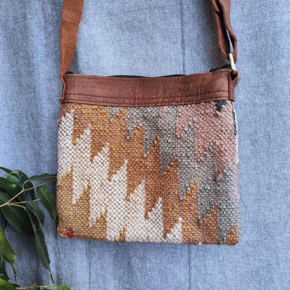 Borsa tracolla ROHAN artigianale realizzato con KILIM e Cuoio