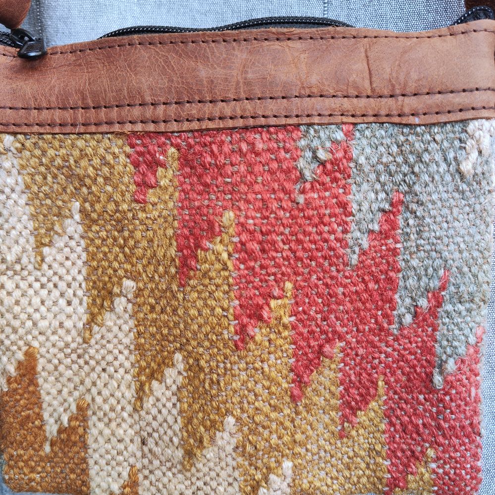 Borsa tracolla ROHAN artigianale realizzato con KILIM e Cuoio