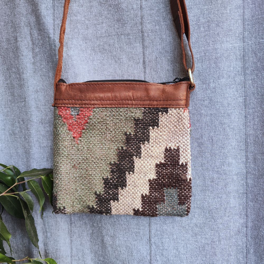 Borsa tracolla COLABA artigianale realizzato con KILIM e Cuoio