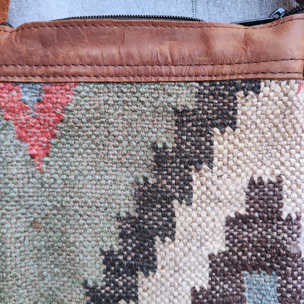 Borsa tracolla COLABA artigianale realizzato con KILIM e Cuoio