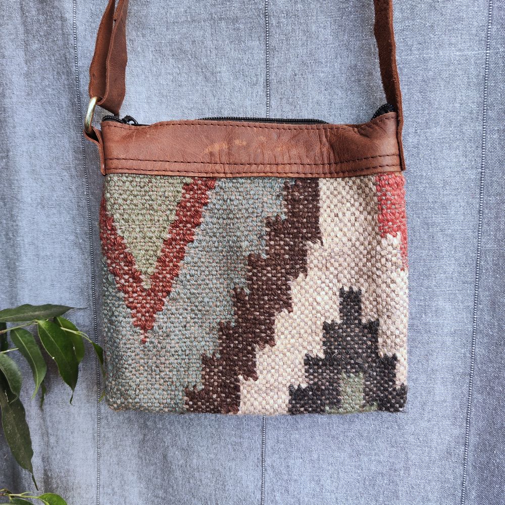 Borsa tracolla COLABA artigianale realizzato con KILIM e Cuoio