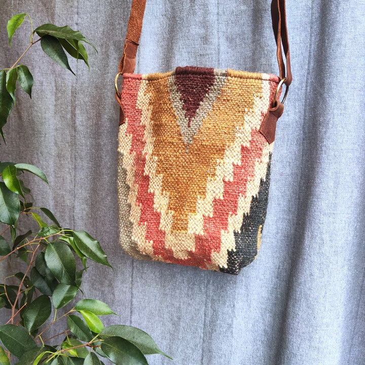 Borsa tracolla UDAIPUR artigianale realizzato con KILIM e Cuoio