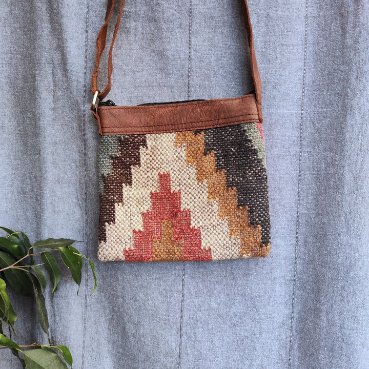 Borsa tracolla NAINA artigianale realizzato con KILIM e Cuoio