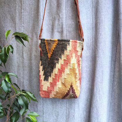 Borsa tracolla JAIPUR artigianale realizzato con KILIM e Cuoio – immagine1