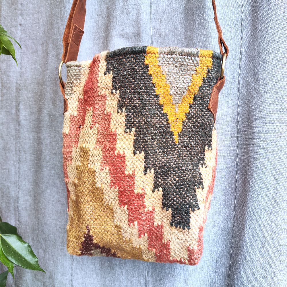 Borsa tracolla JAIPUR artigianale realizzato con KILIM e Cuoio