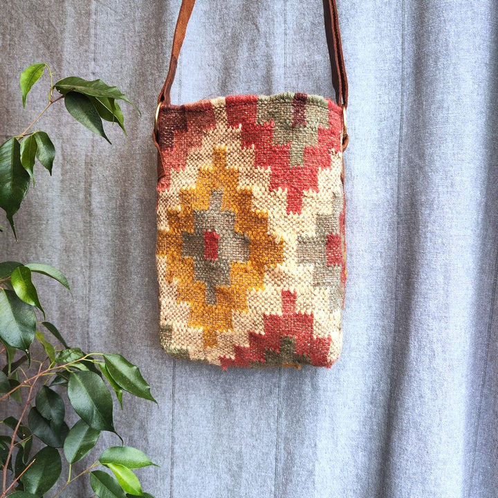 Borsa tracolla AGRA artigianale realizzato con KILIM e Cuoio