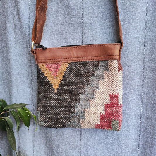 Borsa tracolla MAYA artigianale realizzato con KILIM e Cuoio – immagine1