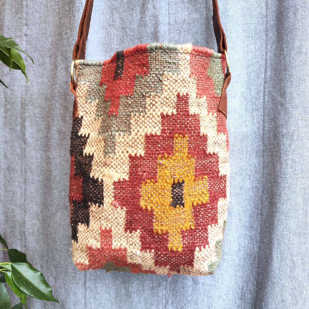 Borsa tracolla AGRA artigianale realizzato con KILIM e Cuoio