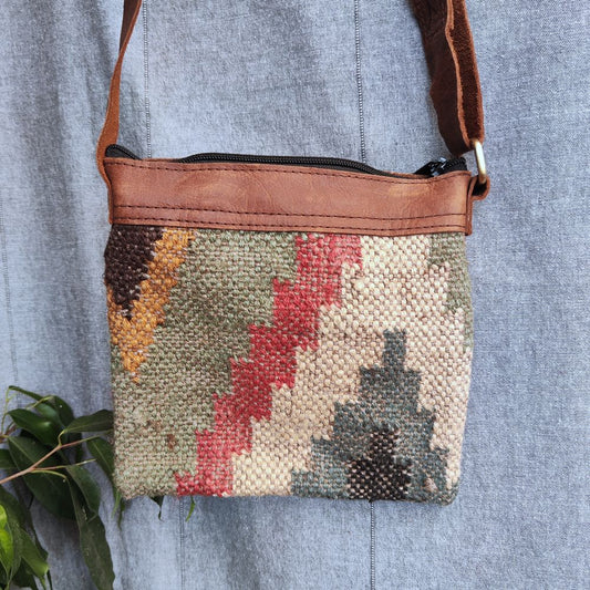 Borsa tracolla MAYA artigianale realizzato con KILIM e Cuoio – immagine2