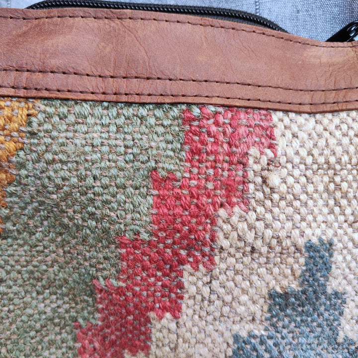 Borsa tracolla MAYA artigianale realizzato con KILIM e Cuoio