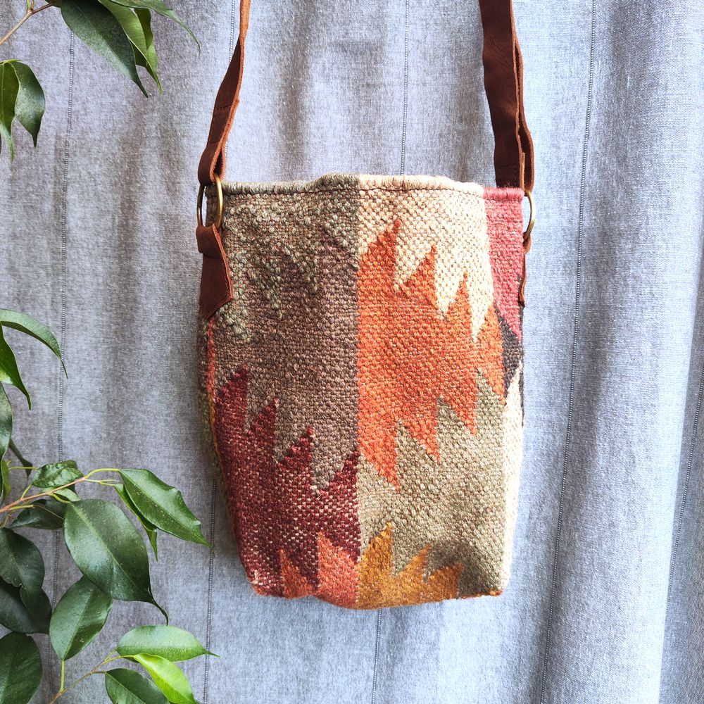 Borsa tracolla GUPTA artigianale realizzato con KILIM e Cuoio