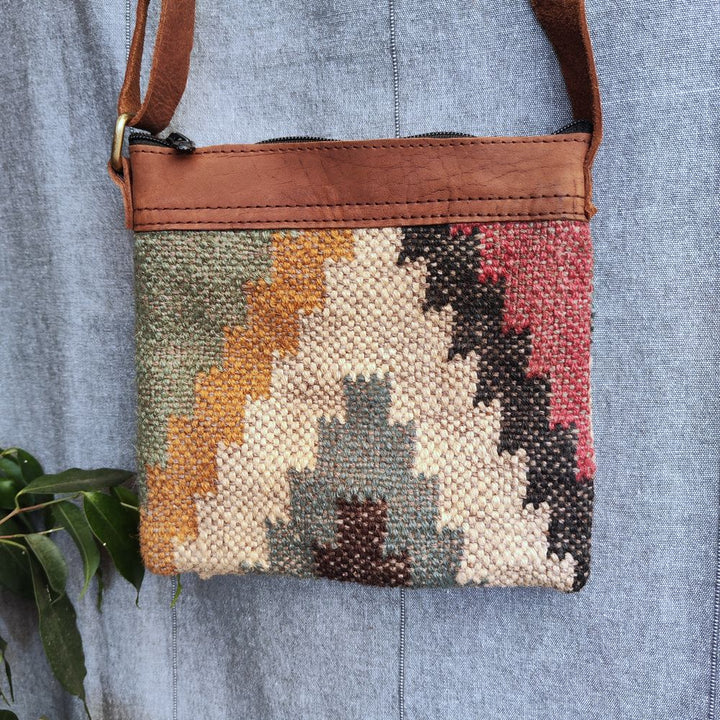 Borsa tracolla IRA artigianale realizzato con KILIM e Cuoio