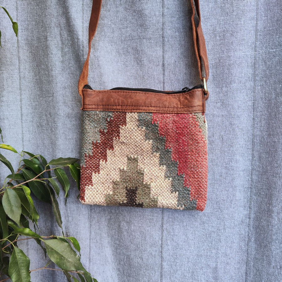 Borsa tracolla CHANDNI artigianale realizzato con KILIM e Cuoio