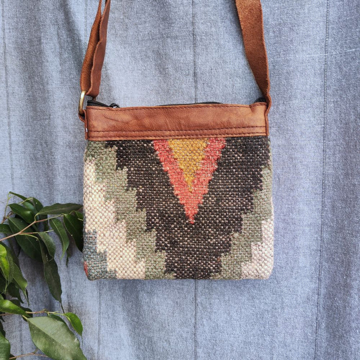 Borsa tracolla CHANDNI artigianale realizzato con KILIM e Cuoio