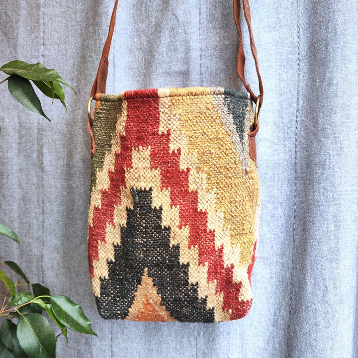 Borsa tracolla GUNA artigianale realizzato con KILIM e Cuoio