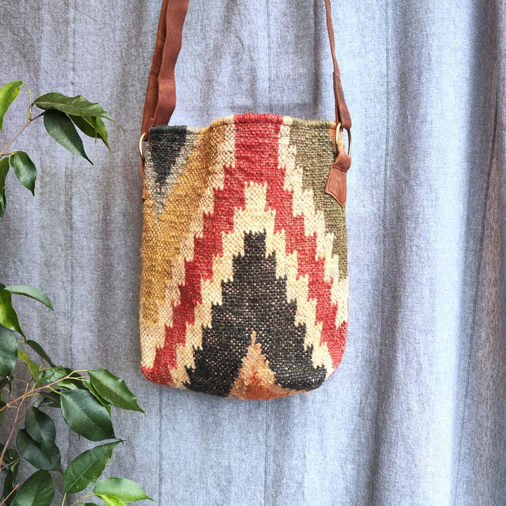 Borsa tracolla GUNA artigianale realizzato con KILIM e Cuoio