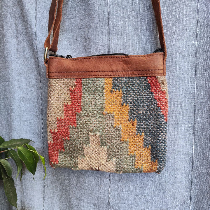 Borsa tracolla RANI artigianale realizzato con KILIM e Cuoio