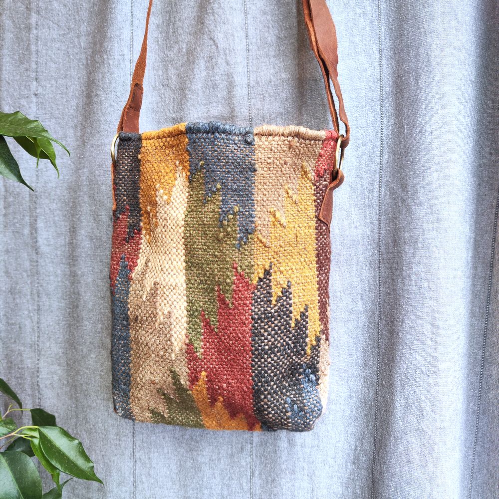 Borsa tracolla ANJADI artigianale realizzato con KILIM e Cuoio