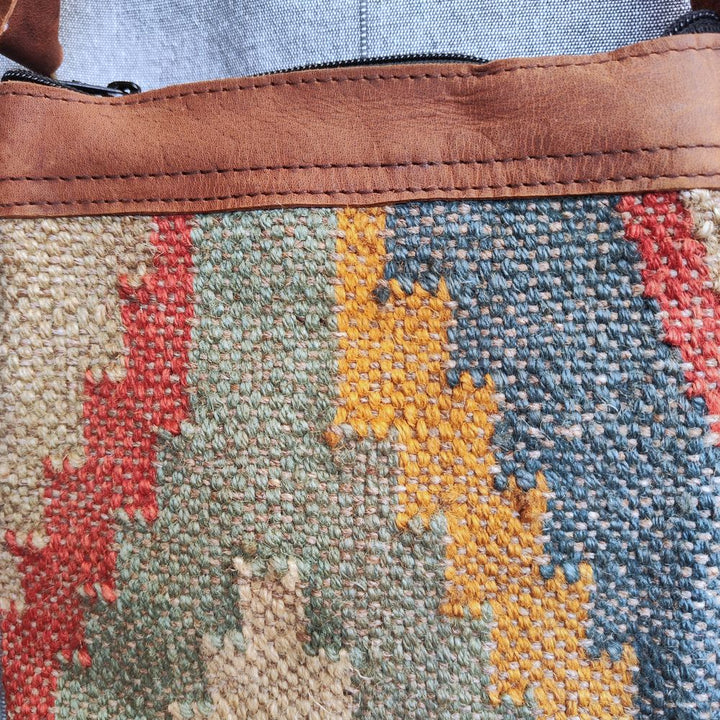 Borsa tracolla RANI artigianale realizzato con KILIM e Cuoio