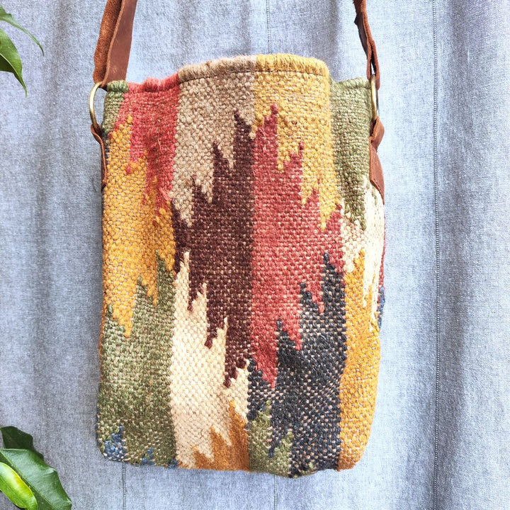 Borsa tracolla ANJADI artigianale realizzato con KILIM e Cuoio