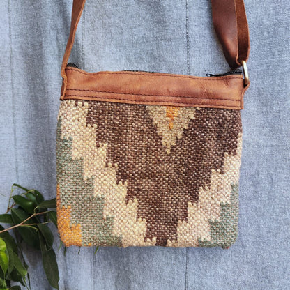 Borsa tracolla RANI artigianale realizzato con KILIM e Cuoio