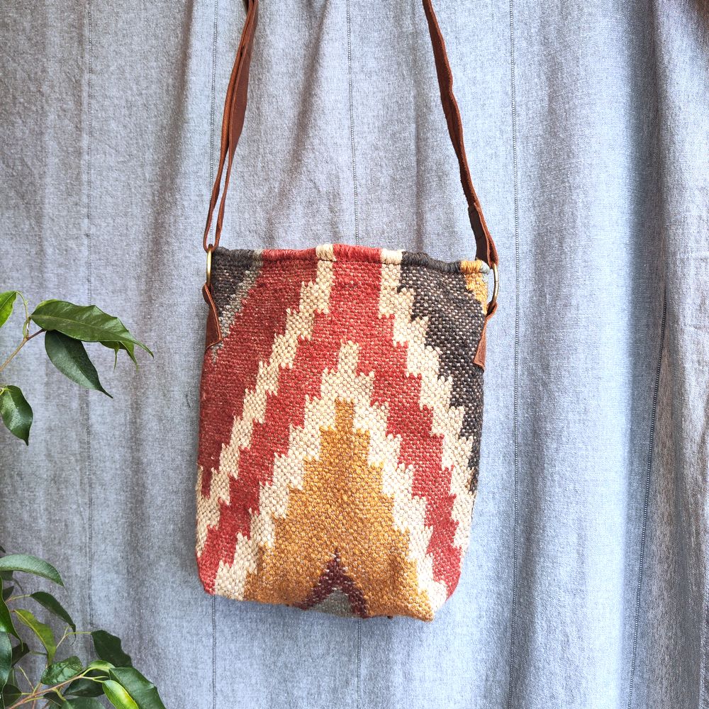 Borsa tracolla BENUR artigianale realizzato con KILIM e Cuoip