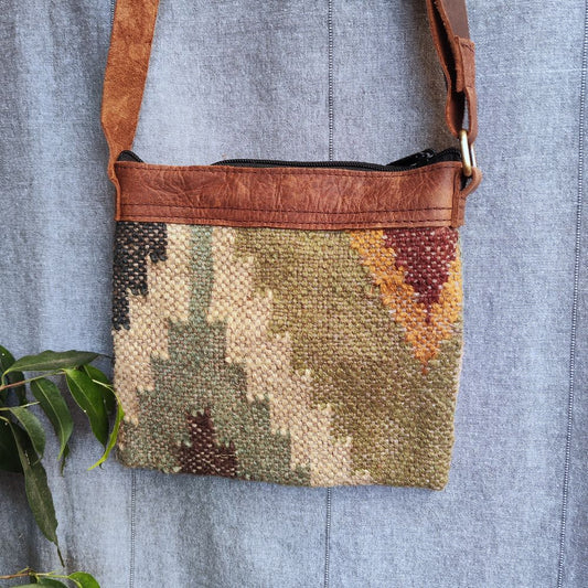 Borsa tracolla AISHA artigianale realizzato con KILIM e Cuoio