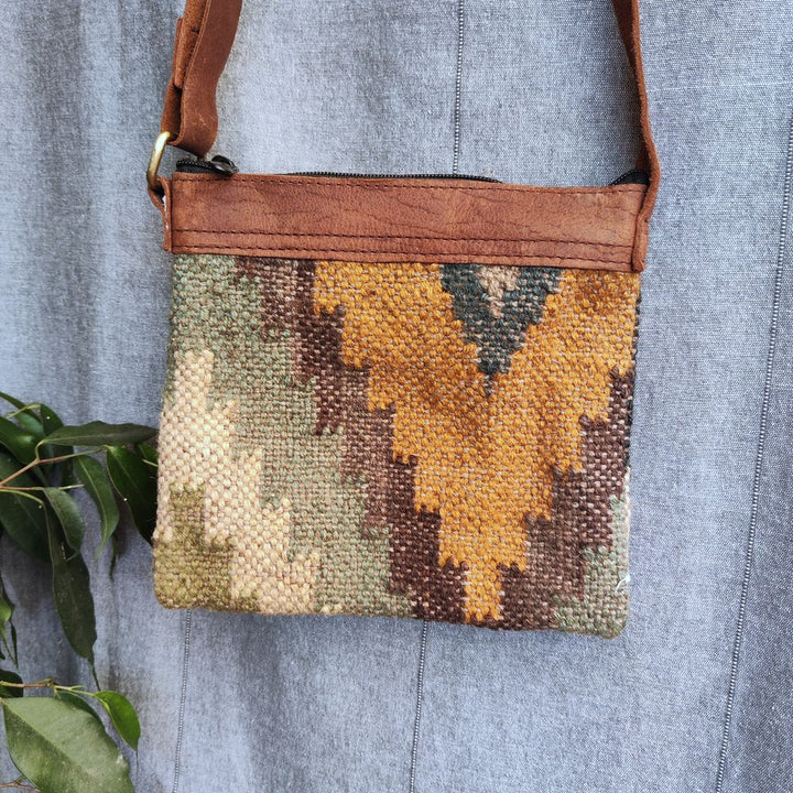 Borsa tracolla AISHA artigianale realizzato con KILIM e Cuoio