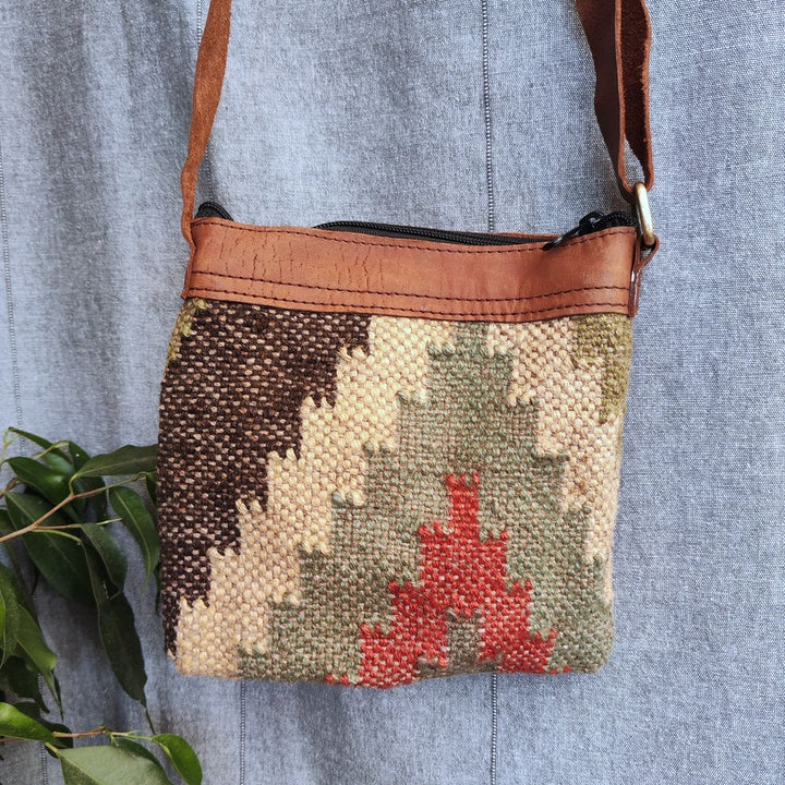 Borsa tracolla ZOYA artigianale realizzato con KILIM e Cuoio