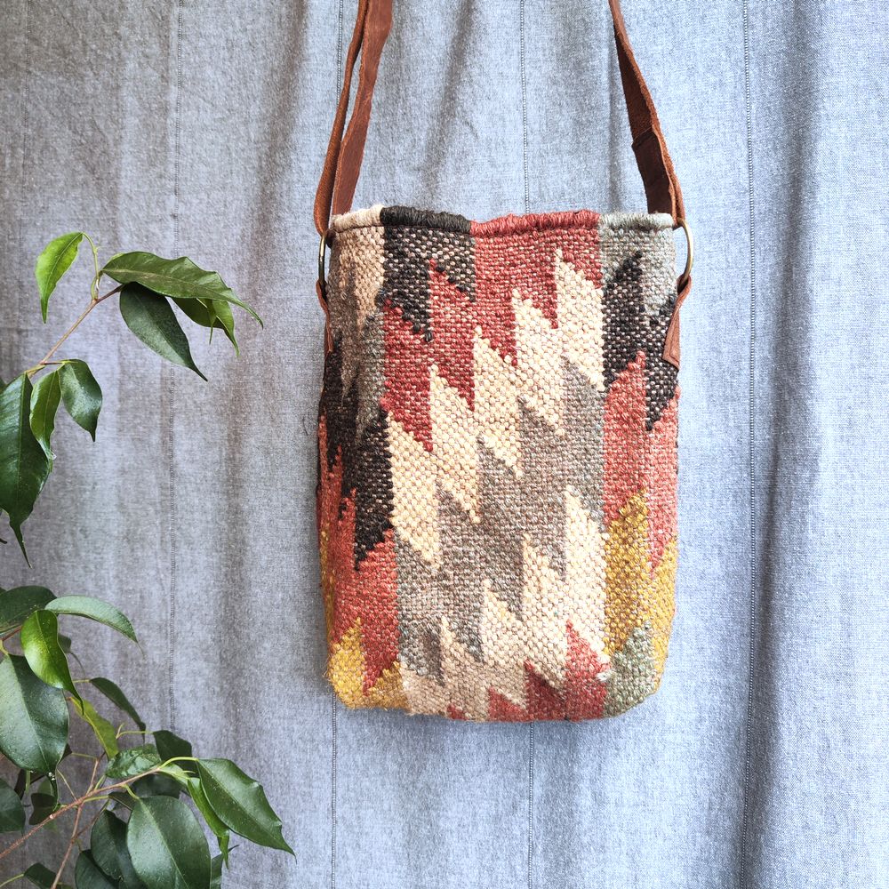 Borsa tracolla NARWA artigianale realizzato con KILIM e Cuoip