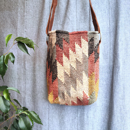 Borsa tracolla NARWA artigianale realizzato con KILIM e Cuoip