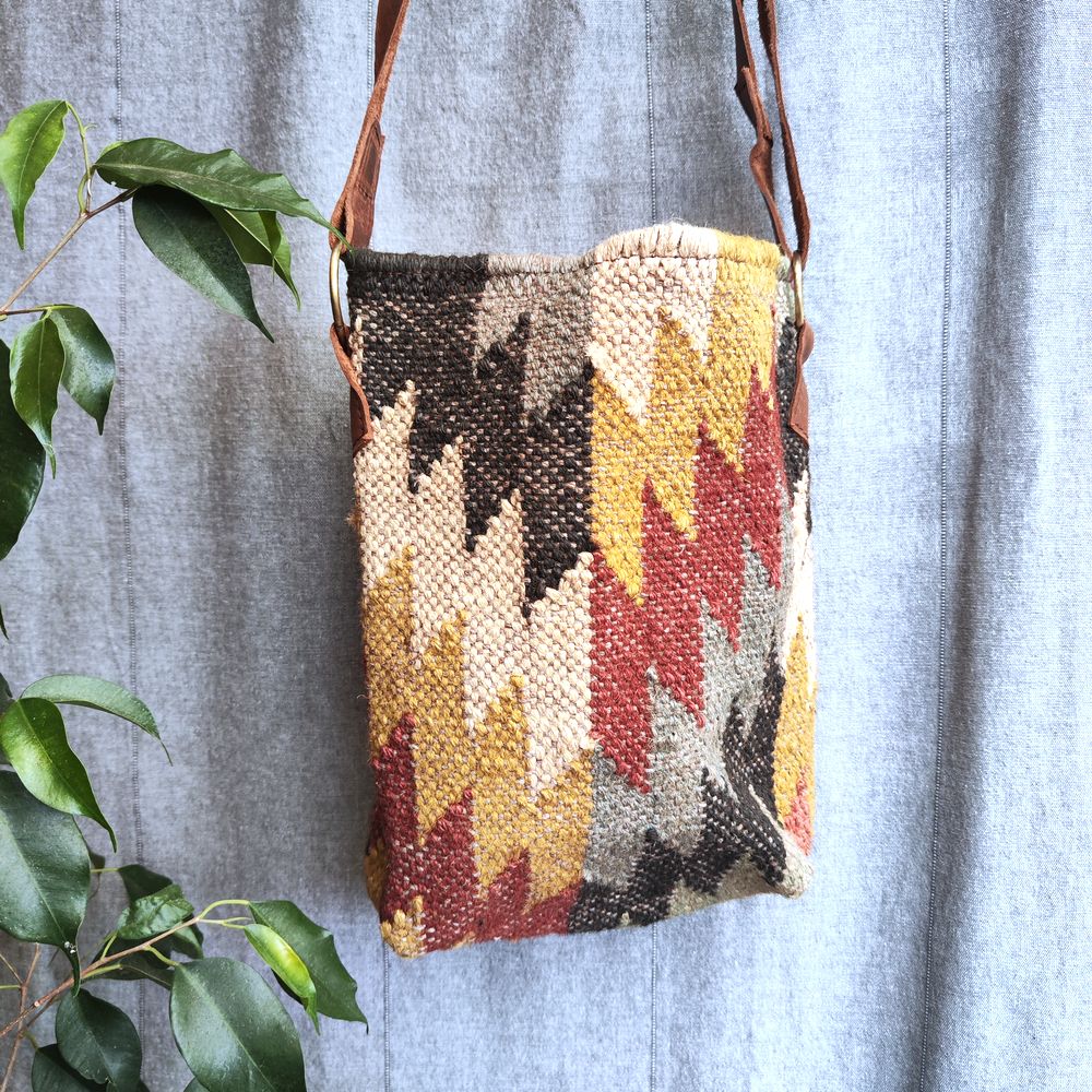 Borsa tracolla GATTA artigianale realizzato con KILIM e Cuoio