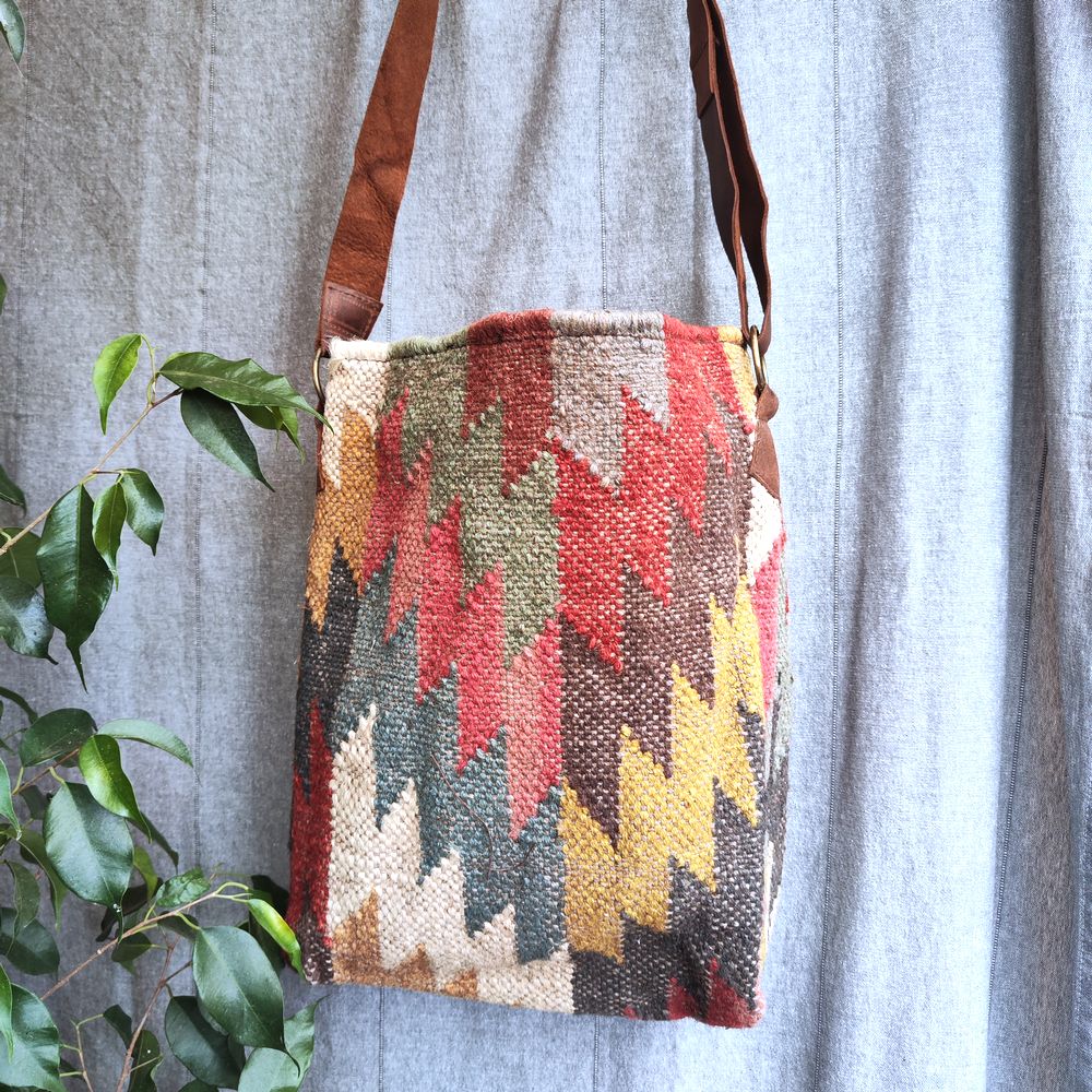 Borsa HUBLI artigianale realizzato con KILIM e Cuoio