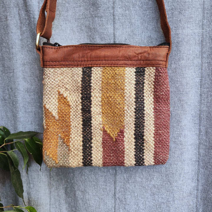 Borsa tracolla ANIKA artigianale realizzato con KILIM e Cuoio