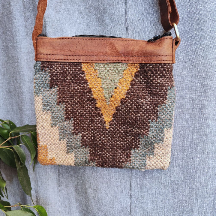 Borsa tracolla ADITI artigianale realizzato con KILIM e Cuoio