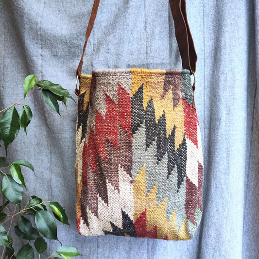 Borsa SEOMI artigianale realizzato con KILIM e Cuoio – immagine1
