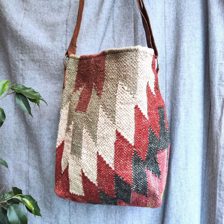 Borsa SAMI artigianale realizzato con KILIM e Cuoio