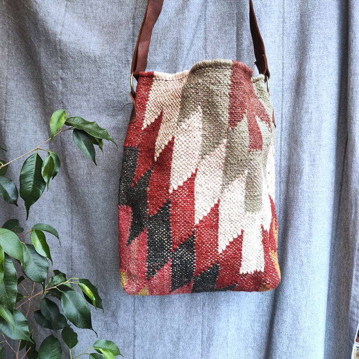 Borsa SAMI artigianale realizzato con KILIM e Cuoio