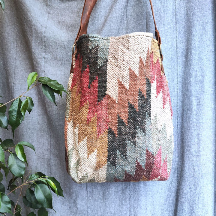 Borsa SAKOLI artigianale realizzato con KILIM e Cuoio