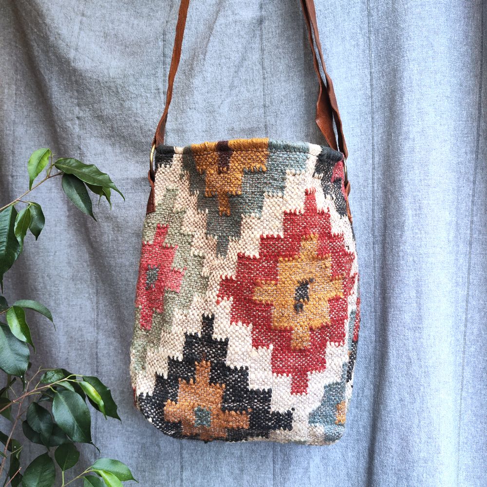 Borsa GOA artigianale realizzato con KILIM e Cuoio