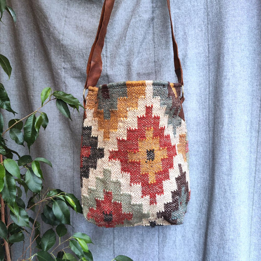 Borsa GOA artigianale realizzato con KILIM e Cuoio