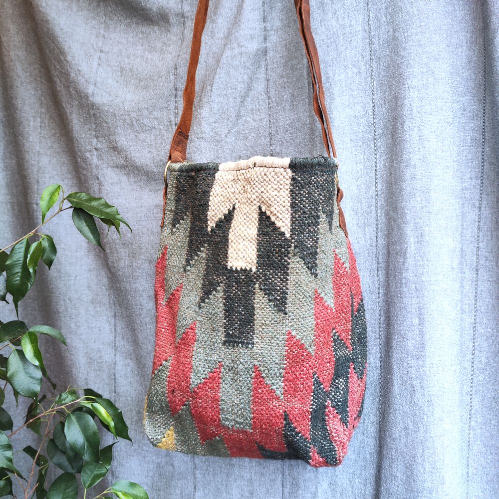 Borsa ORISSA artigianale realizzato con KILIM e Cuoio