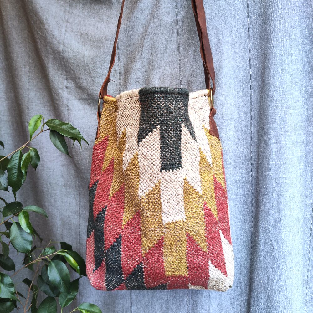 Borsa PUNA artigianale realizzato con KILIM e Cuoio