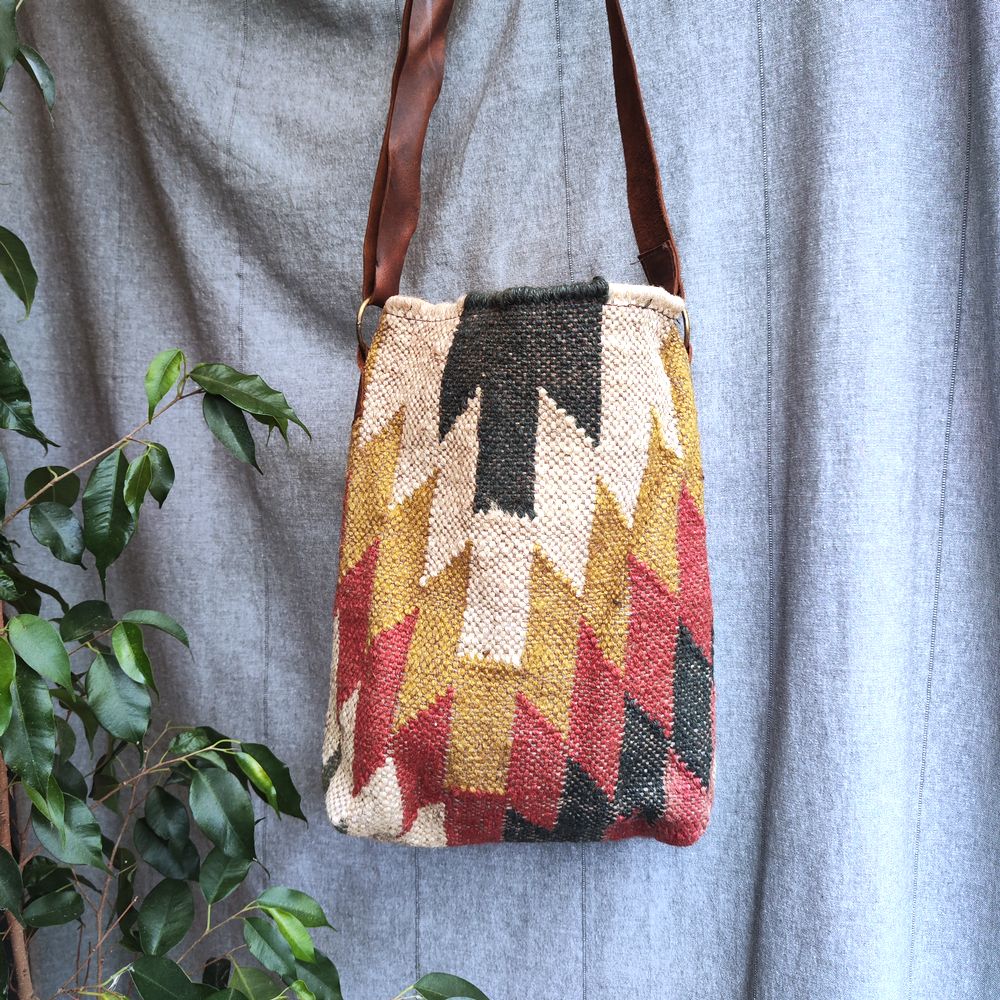 Borsa PUNA artigianale realizzato con KILIM e Cuoio