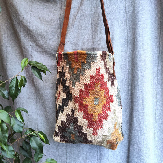 Borsa SURAT artigianale realizzato con KILIM e Cuoio – immagine2