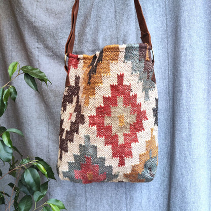 Borsa SURAT artigianale realizzato con KILIM e Cuoio – immagine1